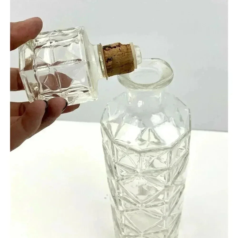 VTG Cut Glass‎ Decanter Liquor Wine Bottle Diamond Pattern 11.5